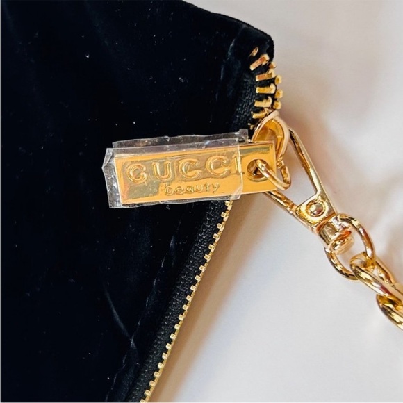 Gucci Black Crossbody Bag with Gold Chain - Picture 5 of 7